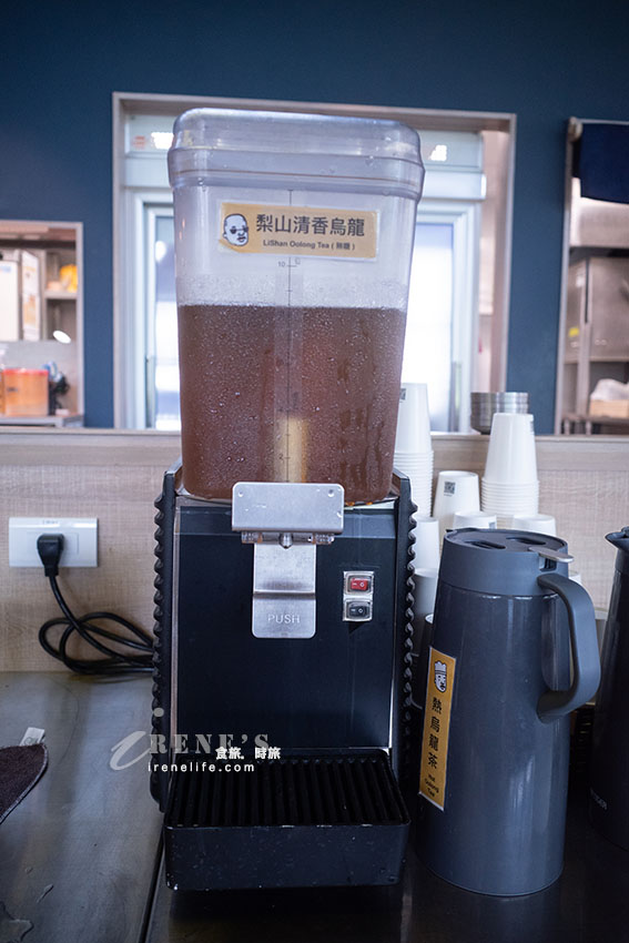 以法式雞湯為基底的火鍋,一入座先先免費試喝三種湯頭,菜盤可換肉或海鮮 以法式雞湯為基底的火鍋,一入座先先免費試喝三種湯頭,菜盤可換肉或海鮮