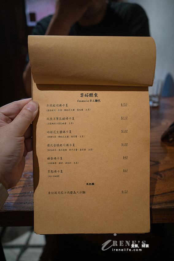巷弄裡隱藏的咖啡甜點店,咖啡不貴、鬆餅超大份!店內迷你但氛圍輕鬆 巷弄裡隱藏的咖啡甜點店,咖啡不貴、鬆餅超大份!店內迷你但氛圍輕鬆