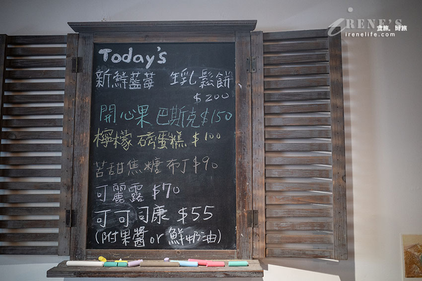 巷弄裡隱藏的咖啡甜點店,咖啡不貴、鬆餅超大份!店內迷你但氛圍輕鬆 巷弄裡隱藏的咖啡甜點店,咖啡不貴、鬆餅超大份!店內迷你但氛圍輕鬆