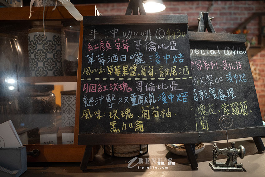 巷弄裡隱藏的咖啡甜點店,咖啡不貴、鬆餅超大份!店內迷你但氛圍輕鬆 巷弄裡隱藏的咖啡甜點店,咖啡不貴、鬆餅超大份!店內迷你但氛圍輕鬆