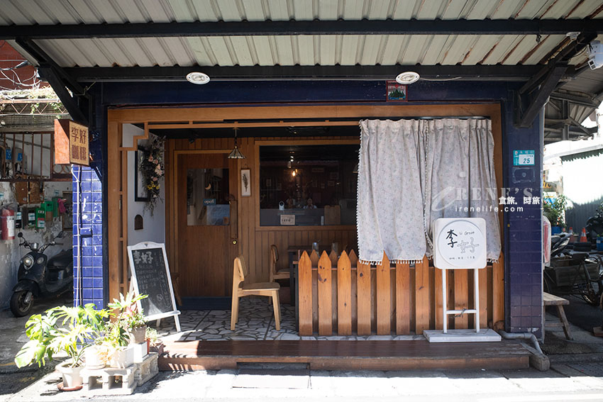 巷弄裡隱藏的咖啡甜點店,咖啡不貴、鬆餅超大份!店內迷你但氛圍輕鬆 巷弄裡隱藏的咖啡甜點店,咖啡不貴、鬆餅超大份!店內迷你但氛圍輕鬆