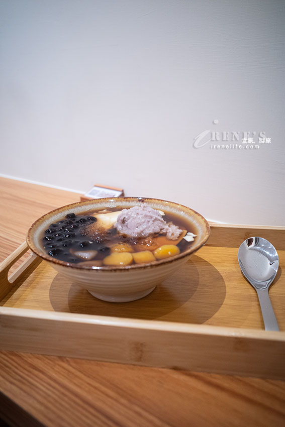 三重文青豆花|關東煮專賣店，一碗甜、一碗鹹的趣味，辣豆花是日系味