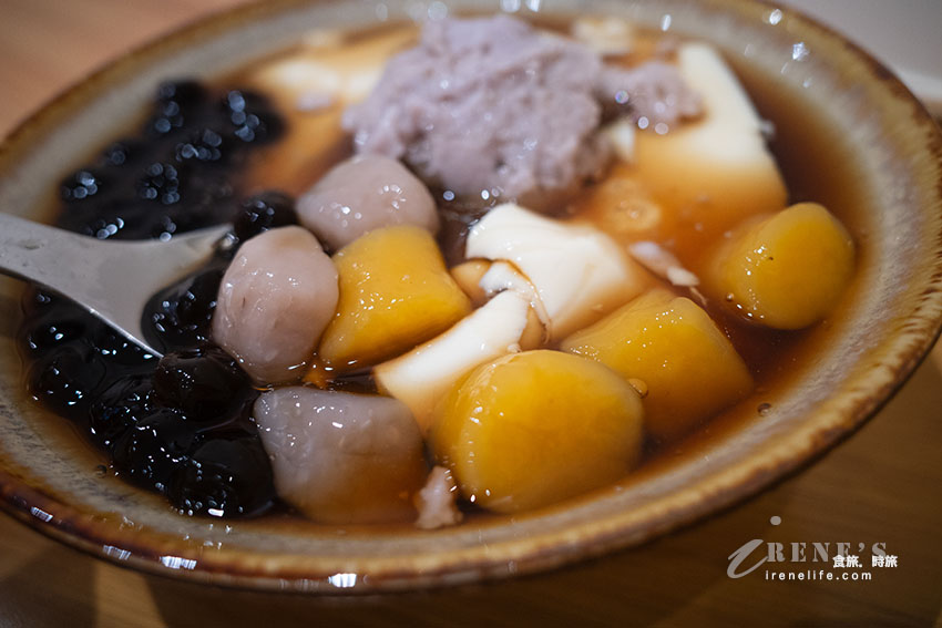 三重文青豆花|關東煮專賣店，一碗甜、一碗鹹的趣味，辣豆花是日系味
