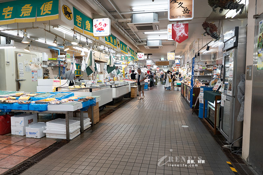 日本數一數二的室內市場，海鮮、農產品、餐廳應有盡有，現買現烤的七厘村最熱門