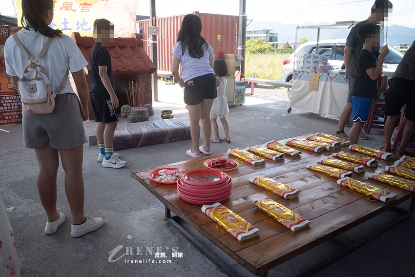 宜蘭爆紅冰棒土地公,一大卡冰櫃的枝仔冰隨你吃,還有免費停車場 宜蘭爆紅冰棒土地公,一大卡冰櫃的枝仔冰隨你吃,還有免費停車場