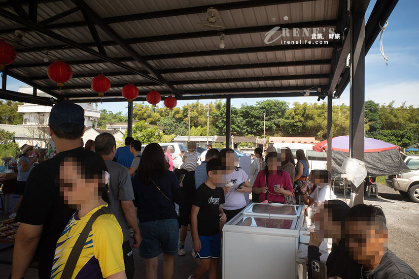 宜蘭爆紅冰棒土地公,一大卡冰櫃的枝仔冰隨你吃,還有免費停車場 宜蘭爆紅冰棒土地公,一大卡冰櫃的枝仔冰隨你吃,還有免費停車場