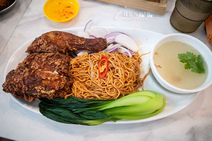 台北東區高評價的星馬泰料理,樓梯餅超大一捲太吸睛,煉乳、咖哩雙醬搭配 台北東區高評價的星馬泰料理,樓梯餅超大一捲太吸睛,煉乳、咖哩雙醬搭配