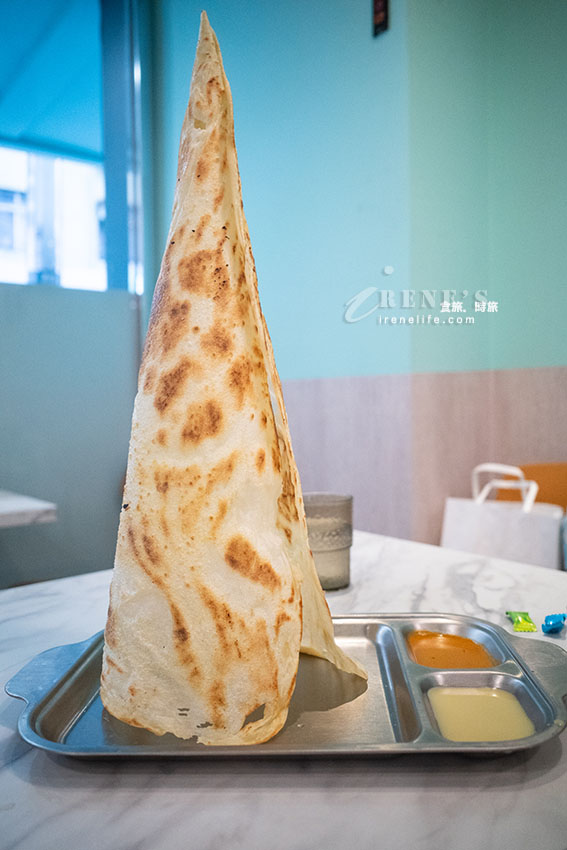 台北東區高評價的星馬泰料理,樓梯餅超大一捲太吸睛,煉乳、咖哩雙醬搭配 台北東區高評價的星馬泰料理,樓梯餅超大一捲太吸睛,煉乳、咖哩雙醬搭配