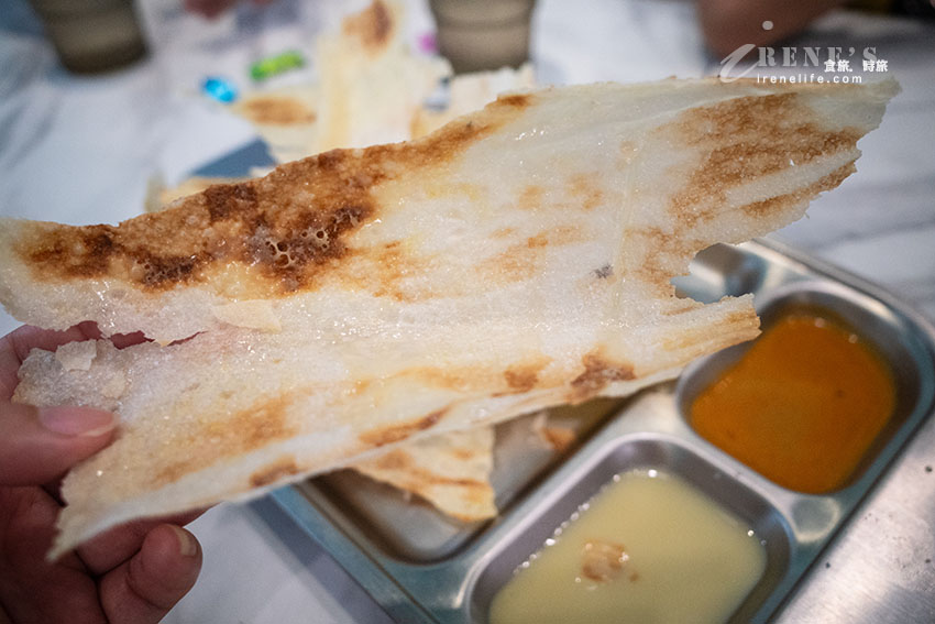 台北東區高評價的星馬泰料理,樓梯餅超大一捲太吸睛,煉乳、咖哩雙醬搭配 台北東區高評價的星馬泰料理,樓梯餅超大一捲太吸睛,煉乳、咖哩雙醬搭配