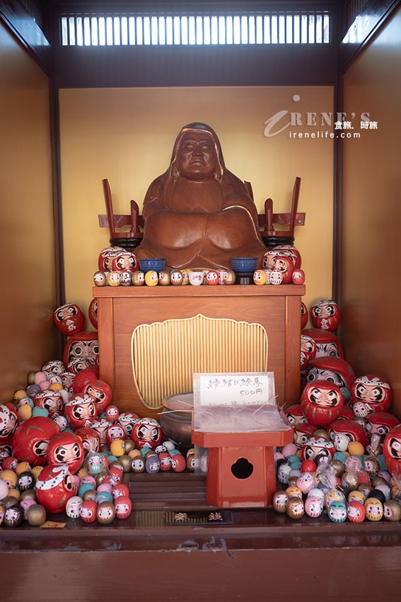 沖繩隱藏在巷中的私房景點,好多可愛的達摩以及迷你版的千本鳥居 沖繩隱藏在巷中的私房景點,好多可愛的達摩以及迷你版的千本鳥居