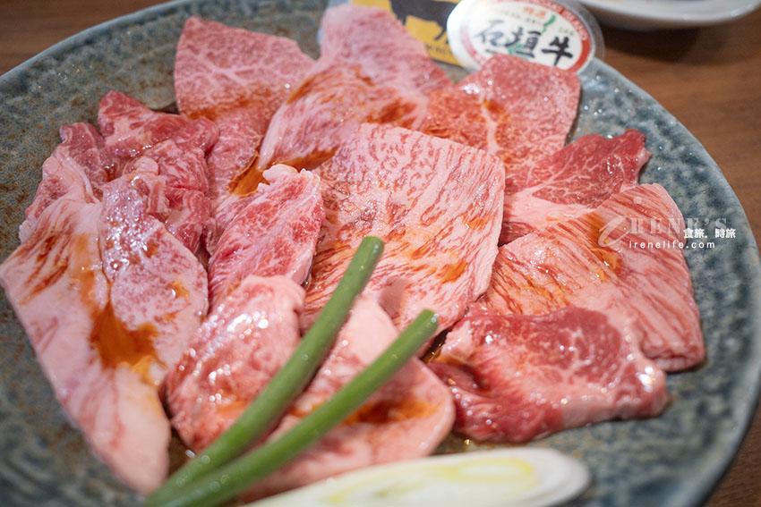 沖繩國際通旁平價和牛燒肉店，超厚牛舌好好吃，精選內臟拼盤新鮮又便宜