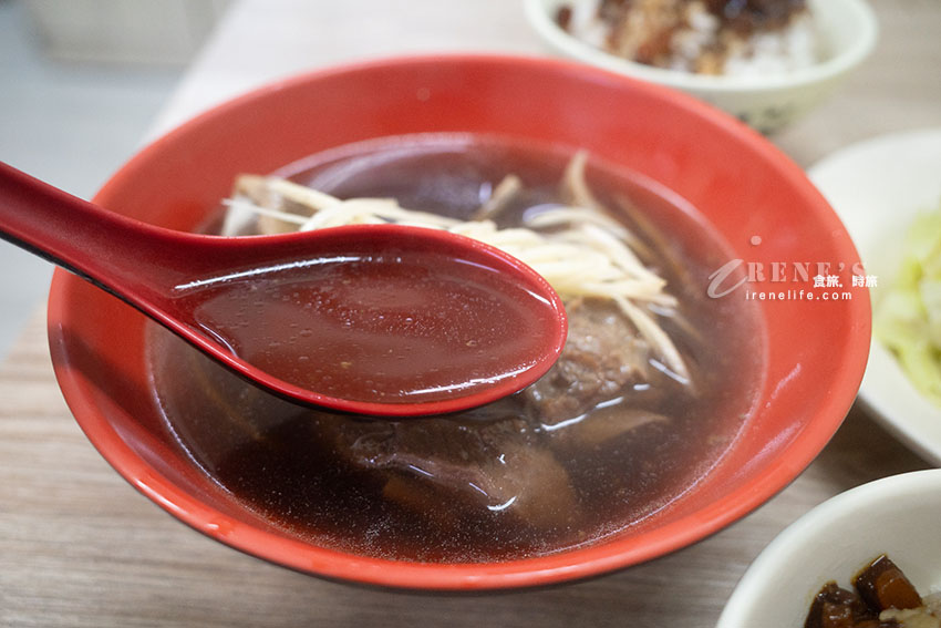 2025必比登推薦｜巷裡的排隊店，黑金滷肉飯配碗當歸羊肉，簡單好滿足