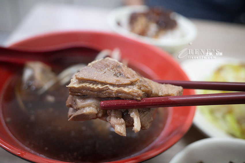 2025必比登推薦｜巷裡的排隊店，黑金滷肉飯配碗當歸羊肉，簡單好滿足