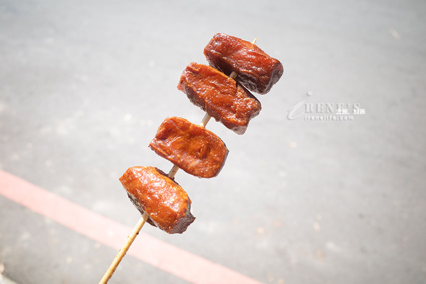 內灣老街特別的鴨嘴酥,酥酥甜甜的味道,大方提供鴨脖子免費試吃 內灣老街特別的鴨嘴酥,酥酥甜甜的味道,大方提供鴨脖子免費試吃