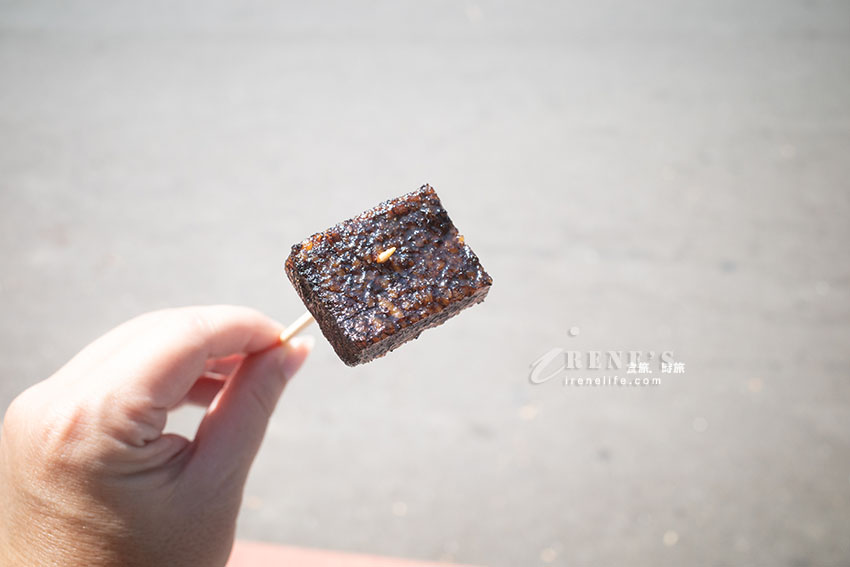 內灣老街特別的鴨嘴酥,酥酥甜甜的味道,大方提供鴨脖子免費試吃 內灣老街特別的鴨嘴酥,酥酥甜甜的味道,大方提供鴨脖子免費試吃