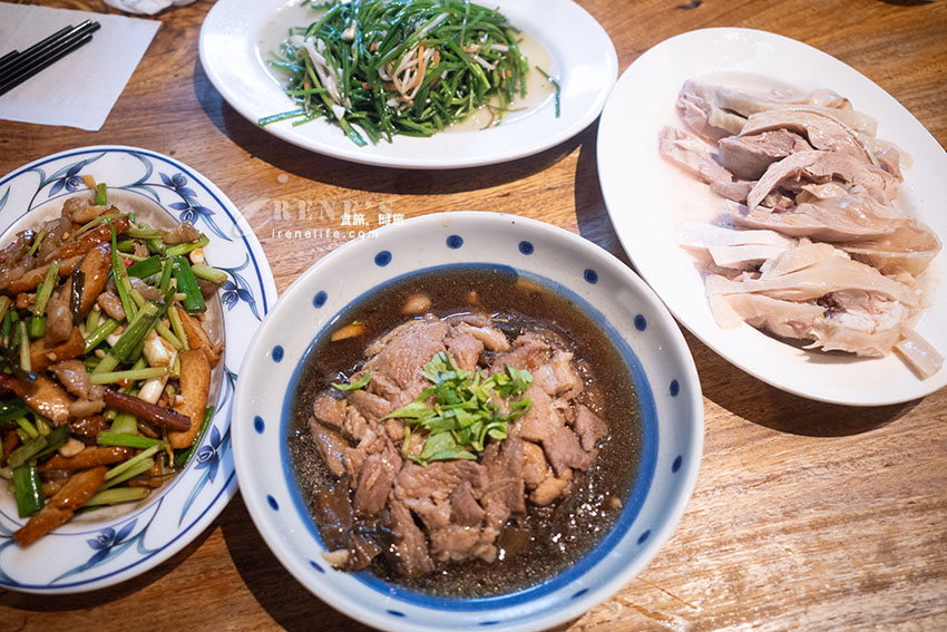 內灣高評價的客家菜,白飯無限供應、人均不到200元吃超飽,還招待東方美人茶和擂茶 內灣高評價的客家菜,白飯無限供應、人均不到200元吃超飽,還招待東方美人茶和擂茶