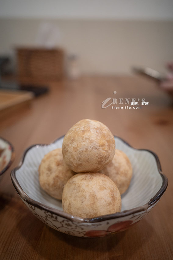 以外婆為名的文青古早味麵店,豆瓣麵、滷肉飯都不錯,蒜頭胡椒雞湯蒜香滿滿超喜歡 以外婆為名的文青古早味麵店,豆瓣麵、滷肉飯都不錯,蒜頭胡椒雞湯蒜香滿滿超喜歡