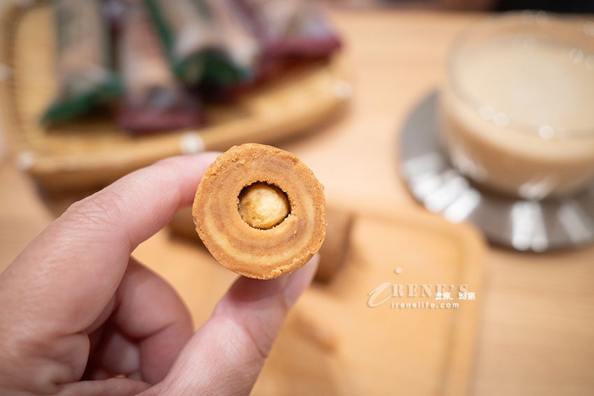 直徑比10元硬幣還粗的超厚蛋捲,口味多多有包餡、沒包餡通通有 直徑比10元硬幣還粗的超厚蛋捲,口味多多有包餡、沒包餡通通有