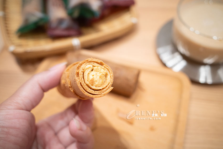 直徑比10元硬幣還粗的超厚蛋捲,口味多多有包餡、沒包餡通通有 直徑比10元硬幣還粗的超厚蛋捲,口味多多有包餡、沒包餡通通有
