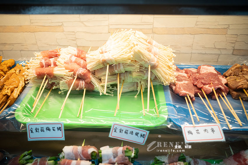 集美街上新開的串燒店，最便宜一串只要15元起，晚上宵夜又有新選擇
