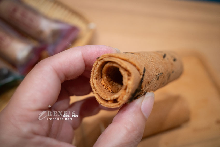 直徑比10元硬幣還粗的超厚蛋捲,口味多多有包餡、沒包餡通通有 直徑比10元硬幣還粗的超厚蛋捲,口味多多有包餡、沒包餡通通有