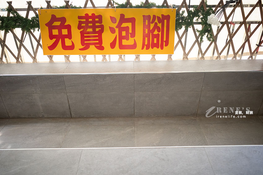 寵物友善的烏來老街餐廳,用餐還能免費泡腳,多款馬告入菜的佳餚 寵物友善的烏來老街餐廳,用餐還能免費泡腳,多款馬告入菜的佳餚