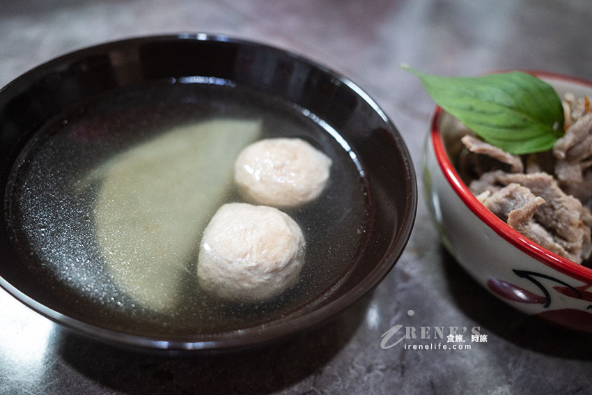 三蘆新開幕的泰國船麵,來自泰國的老闆娘的道地滋味,位子不多但有冷氣很舒適, 三蘆新開幕的泰國船麵,來自泰國的老闆娘的道地滋味,位子不多但有冷氣很舒適,