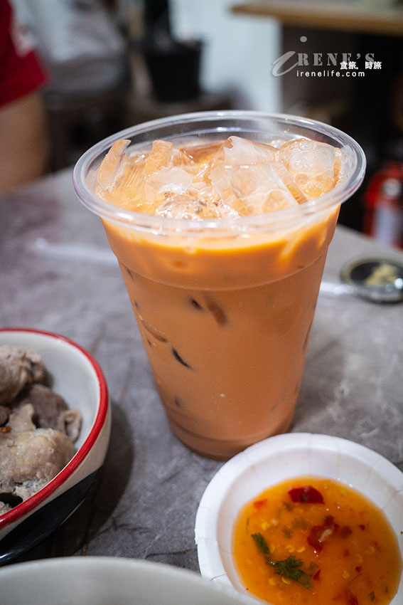 三蘆新開幕的泰國船麵,來自泰國的老闆娘的道地滋味,位子不多但有冷氣很舒適, 三蘆新開幕的泰國船麵,來自泰國的老闆娘的道地滋味,位子不多但有冷氣很舒適,