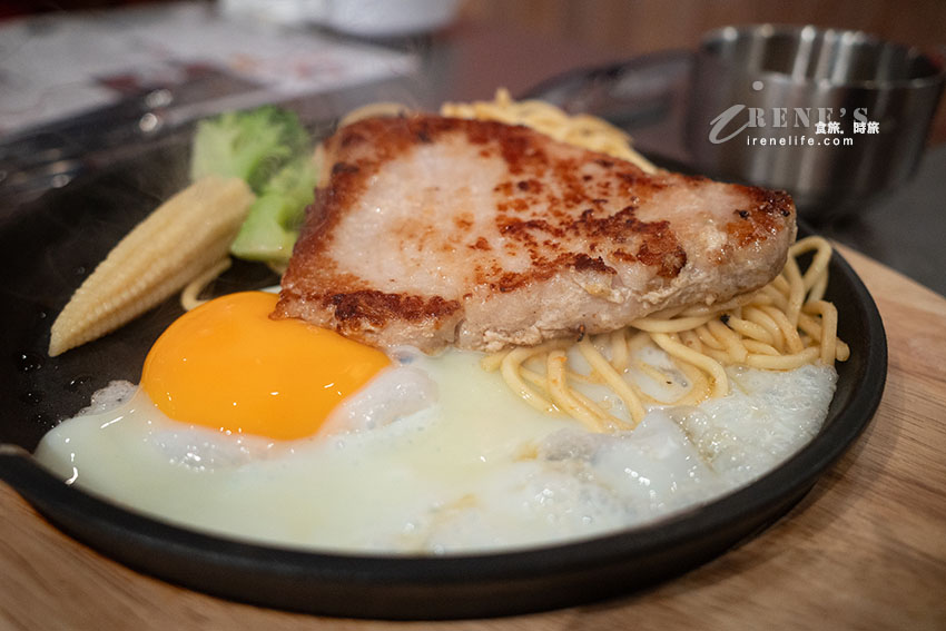 蘆洲新開幕牛排,原塊肉品不收服務費,玉米濃湯、飲料、霜淇淋無限供應 蘆洲新開幕牛排,原塊肉品不收服務費,玉米濃湯、飲料、霜淇淋無限供應
