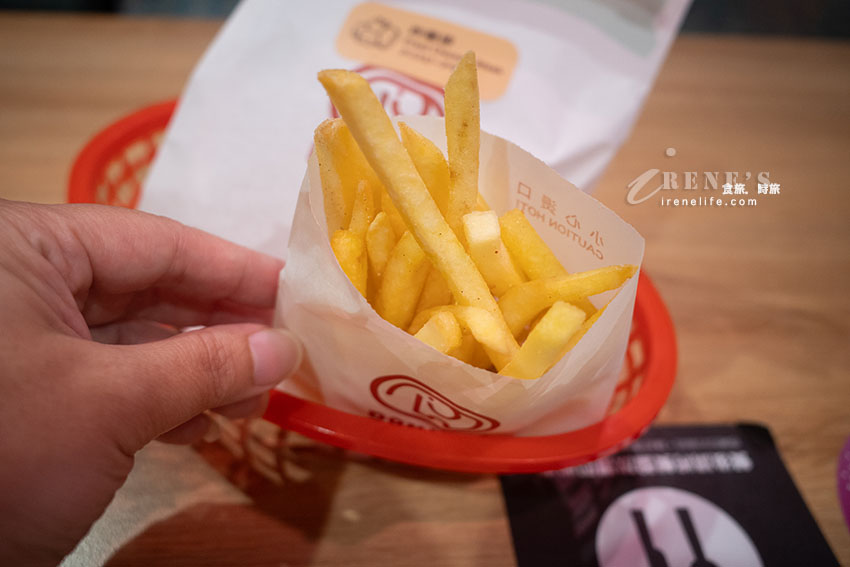 日本最古老第一家連鎖漢堡店來台!海外首店就在台灣,整隻軟殼蟹還有超厚蛋燒 日本最古老第一家連鎖漢堡店來台!海外首店就在台灣,整隻軟殼蟹還有超厚蛋燒