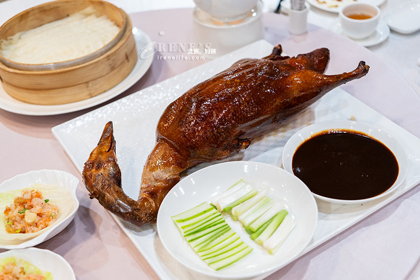彭園烤櫻桃鴨三吃還送你白酒！薄脆鴨皮、嫩炒鴨肉、酥香鴨架 都厲害 @Irene's 食旅．時旅