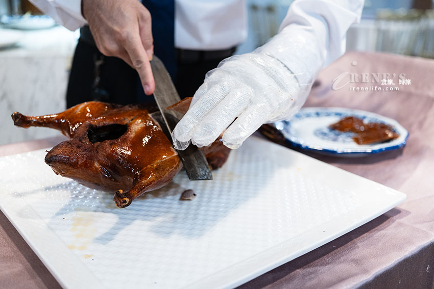 彭園烤櫻桃鴨三吃還送你白酒!薄脆鴨皮、嫩炒鴨肉、酥香鴨架 都厲害 彭園烤櫻桃鴨三吃還送你白酒!薄脆鴨皮、嫩炒鴨肉、酥香鴨架 都厲害