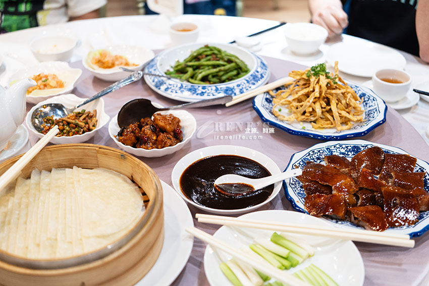 彭園烤櫻桃鴨三吃還送你白酒!薄脆鴨皮、嫩炒鴨肉、酥香鴨架 都厲害 彭園烤櫻桃鴨三吃還送你白酒!薄脆鴨皮、嫩炒鴨肉、酥香鴨架 都厲害