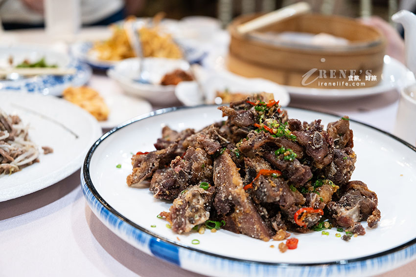 彭園烤櫻桃鴨三吃還送你白酒!薄脆鴨皮、嫩炒鴨肉、酥香鴨架 都厲害 彭園烤櫻桃鴨三吃還送你白酒!薄脆鴨皮、嫩炒鴨肉、酥香鴨架 都厲害