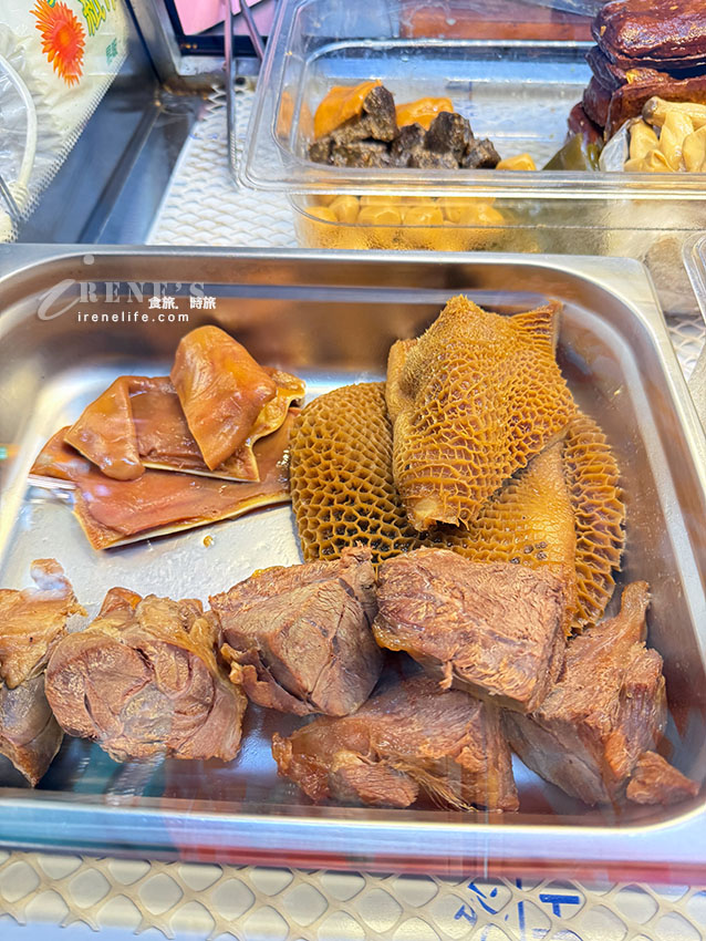 不加醬油古法滷製的冷滷味，連藝人也大力推薦，又香又辣嗜辣者的愛