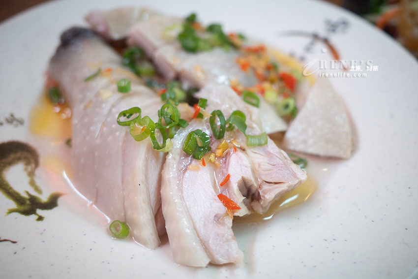 九份老街美食,長長排隊人龍等入座,許多日韓遊客都來用餐,大推皮薄餡飽滿的魚丸 九份老街美食,長長排隊人龍等入座,許多日韓遊客都來用餐,大推皮薄餡飽滿的魚丸
