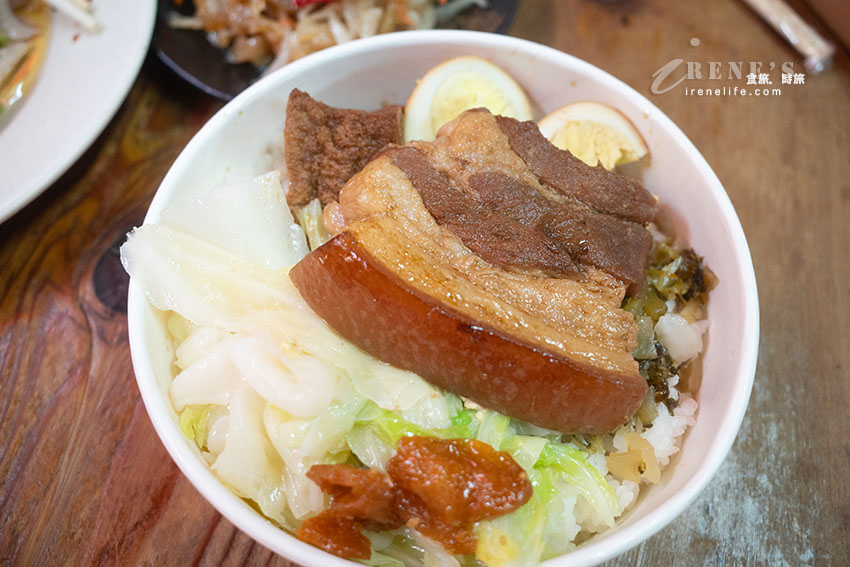 九份老街美食,長長排隊人龍等入座,許多日韓遊客都來用餐,大推皮薄餡飽滿的魚丸 九份老街美食,長長排隊人龍等入座,許多日韓遊客都來用餐,大推皮薄餡飽滿的魚丸