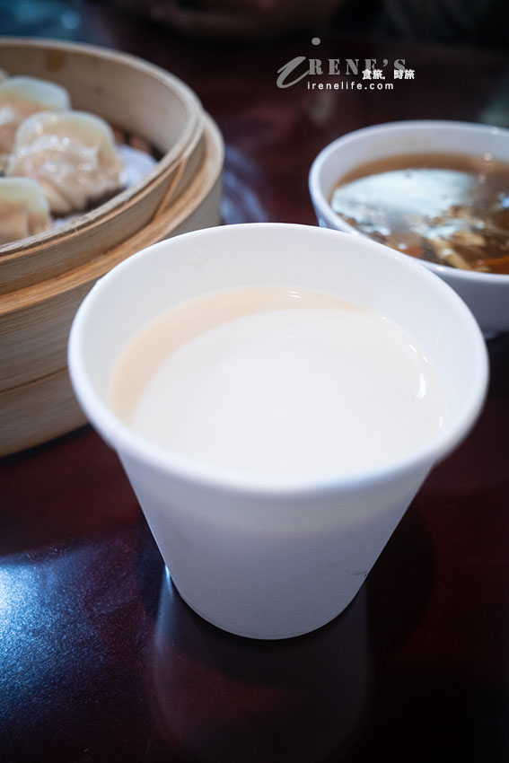 萬華現蒸有整隻蝦的蒸餃、小籠湯包,香菜控別漏掉香菜蒸餃 萬華現蒸有整隻蝦的蒸餃、小籠湯包,香菜控別漏掉香菜蒸餃