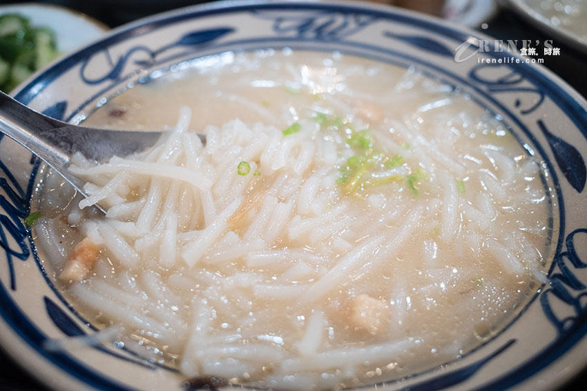 林口三井OUTLET對面傳統小吃，滷肉飯.鹹粥.米粉湯配各式小菜超澎拜
