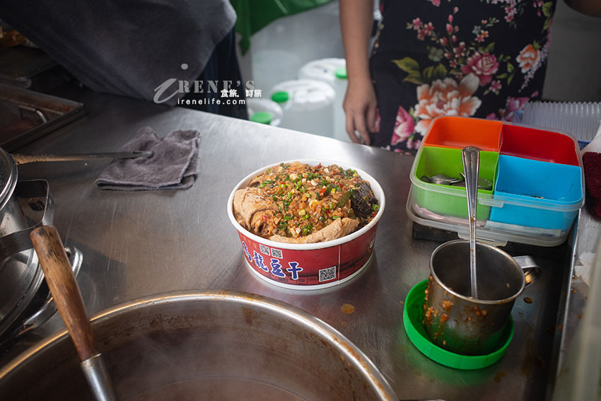 大溪老街人氣排隊小吃,蒜到一個極致的滷豆干豆皮百頁米血 大溪老街人氣排隊小吃,蒜到一個極致的滷豆干豆皮百頁米血