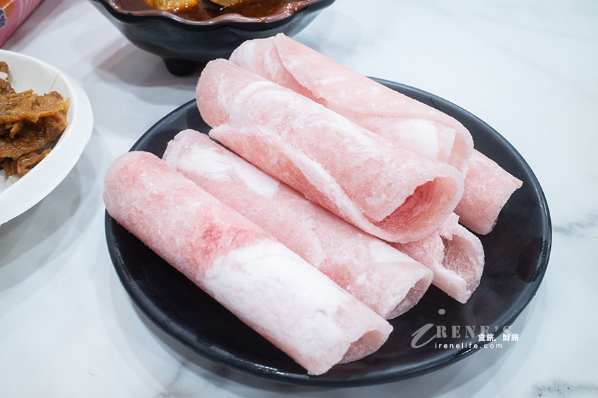 最便宜一鍋只要170元起,內用各式麵食、豆皮滷肉飯、飲料冰品無限供應 最便宜一鍋只要170元起,內用各式麵食、豆皮滷肉飯、飲料冰品無限供應