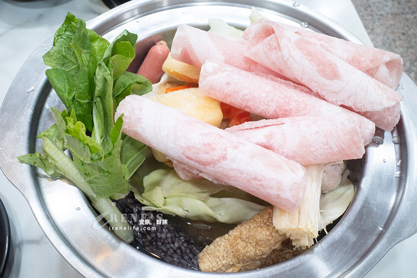 最便宜一鍋只要170元起,內用各式麵食、豆皮滷肉飯、飲料冰品無限供應 最便宜一鍋只要170元起,內用各式麵食、豆皮滷肉飯、飲料冰品無限供應