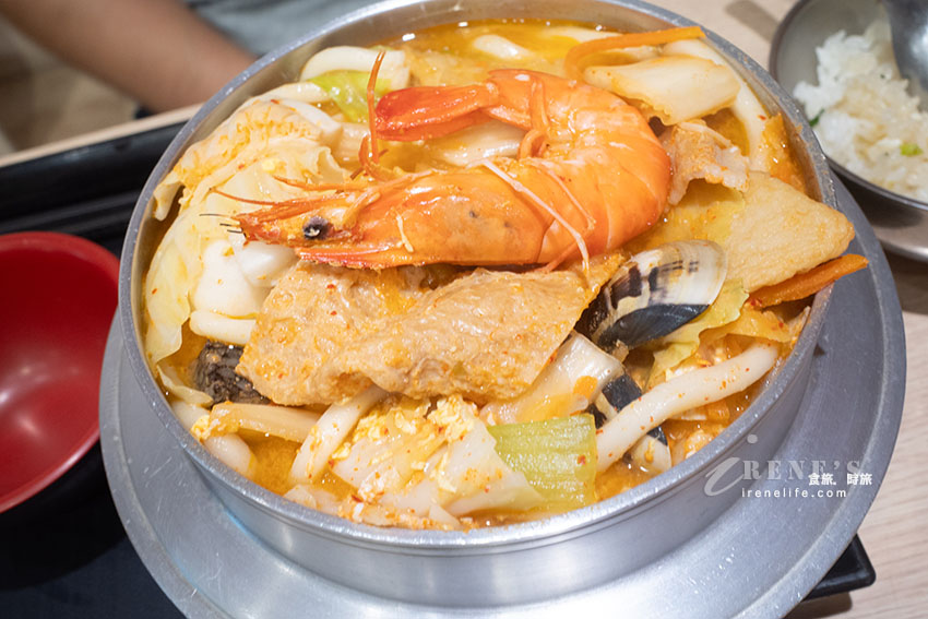 學生商圈的份量就是足,排骨炒飯、雞排飯、韓式海鮮豆腐鍋 學生商圈的份量就是足,排骨炒飯、雞排飯、韓式海鮮豆腐鍋