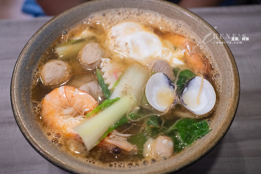 三重鍋燒麵專賣店|湯頭、麵體選擇多,推薦雙倍料直接點下去 三重鍋燒麵專賣店|湯頭、麵體選擇多,推薦雙倍料直接點下去