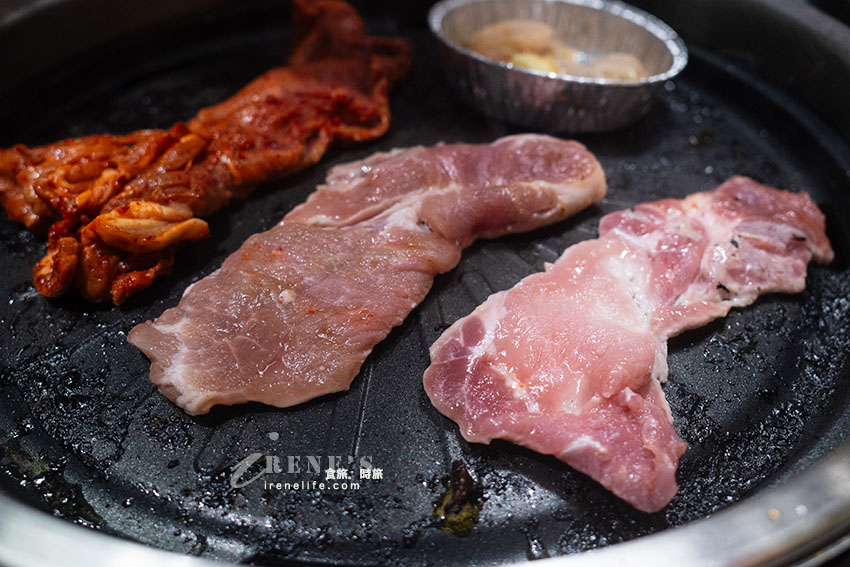 個人式韓式燒肉吃到飽，八種肉品＋三種海鮮還有小菜、煎餅、炸物，只要378元吃免驚！