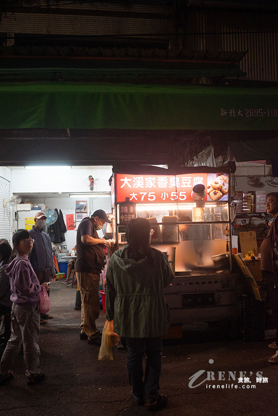 北投市場排隊人氣美食,暗夜裡的飄香味,外酥內嫩狂滴汁 北投市場排隊人氣美食,暗夜裡的飄香味,外酥內嫩狂滴汁
