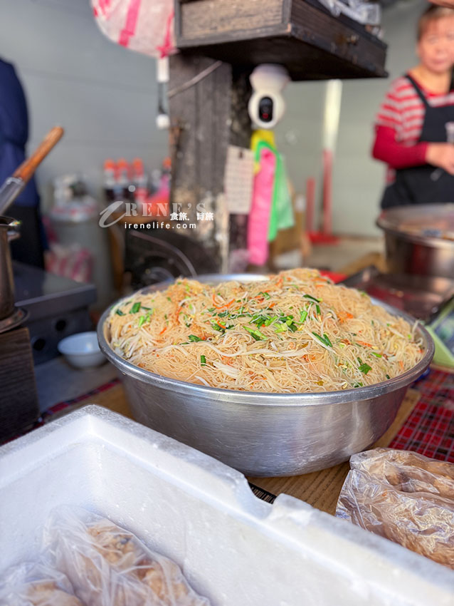 2025新北油飯節人氣十強之一的大碗油飯,市場裡的樸實在地美食 2025新北油飯節人氣十強之一的大碗油飯,市場裡的樸實在地美食