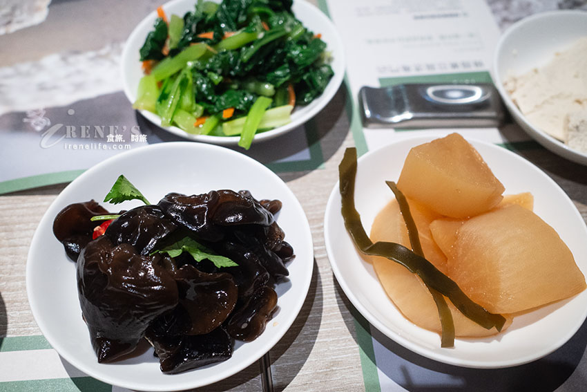 韓國嫩豆腐煲專賣店，內用小菜、飲料、霜淇淋無限吃到飽
