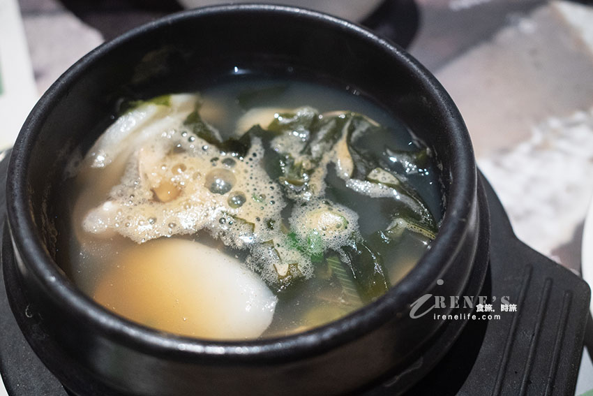 韓國嫩豆腐煲專賣店，內用小菜、飲料、霜淇淋無限吃到飽
