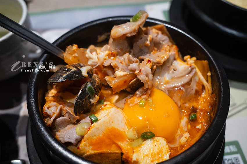 韓國嫩豆腐煲專賣店，內用小菜、飲料、霜淇淋無限吃到飽